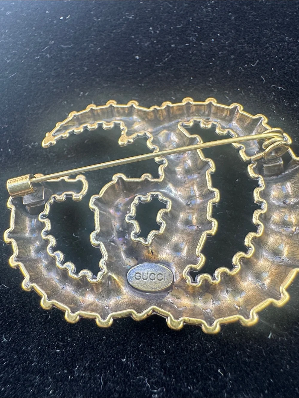 Brooch elegant gold